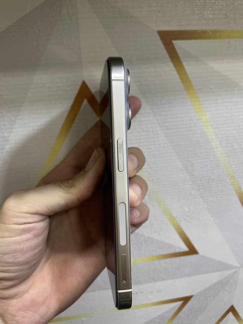 Apple iPhone 15 Pro 6