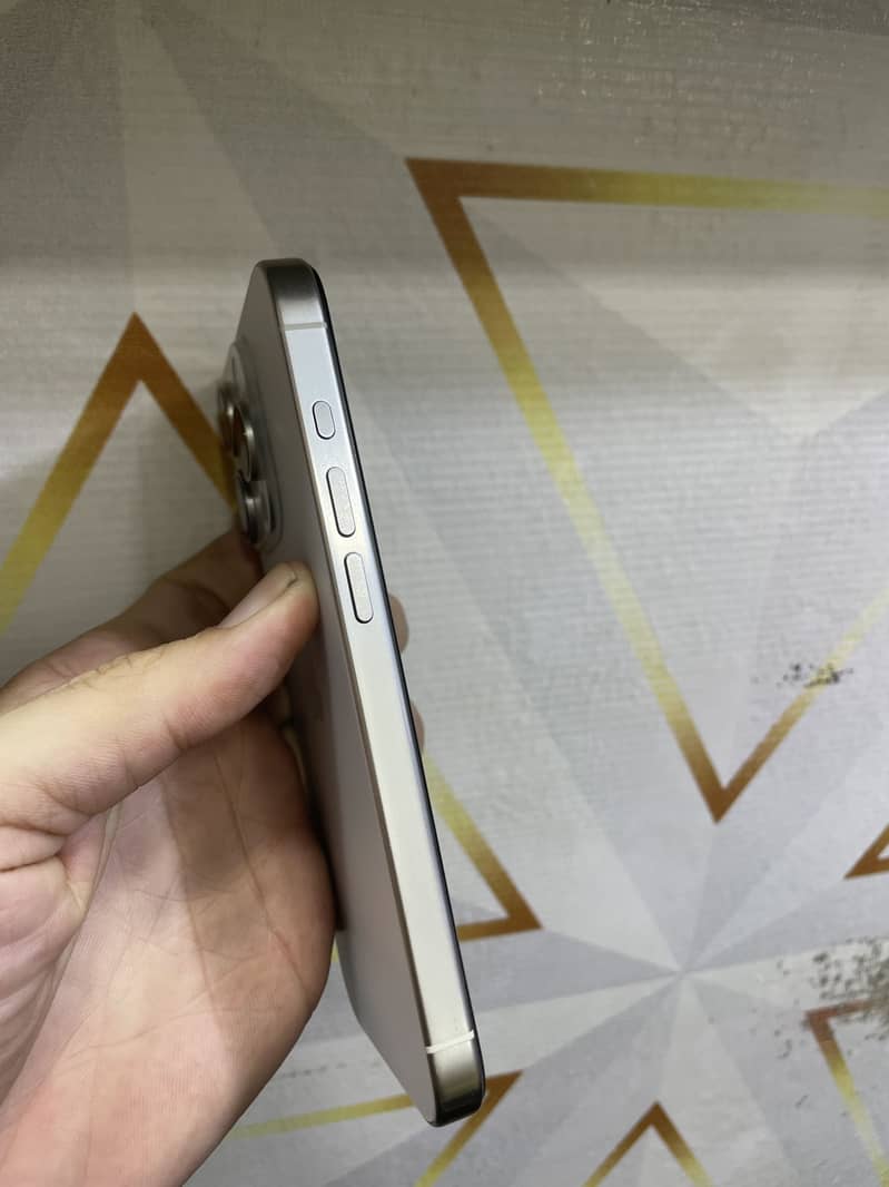 Apple iPhone 15 Pro 8