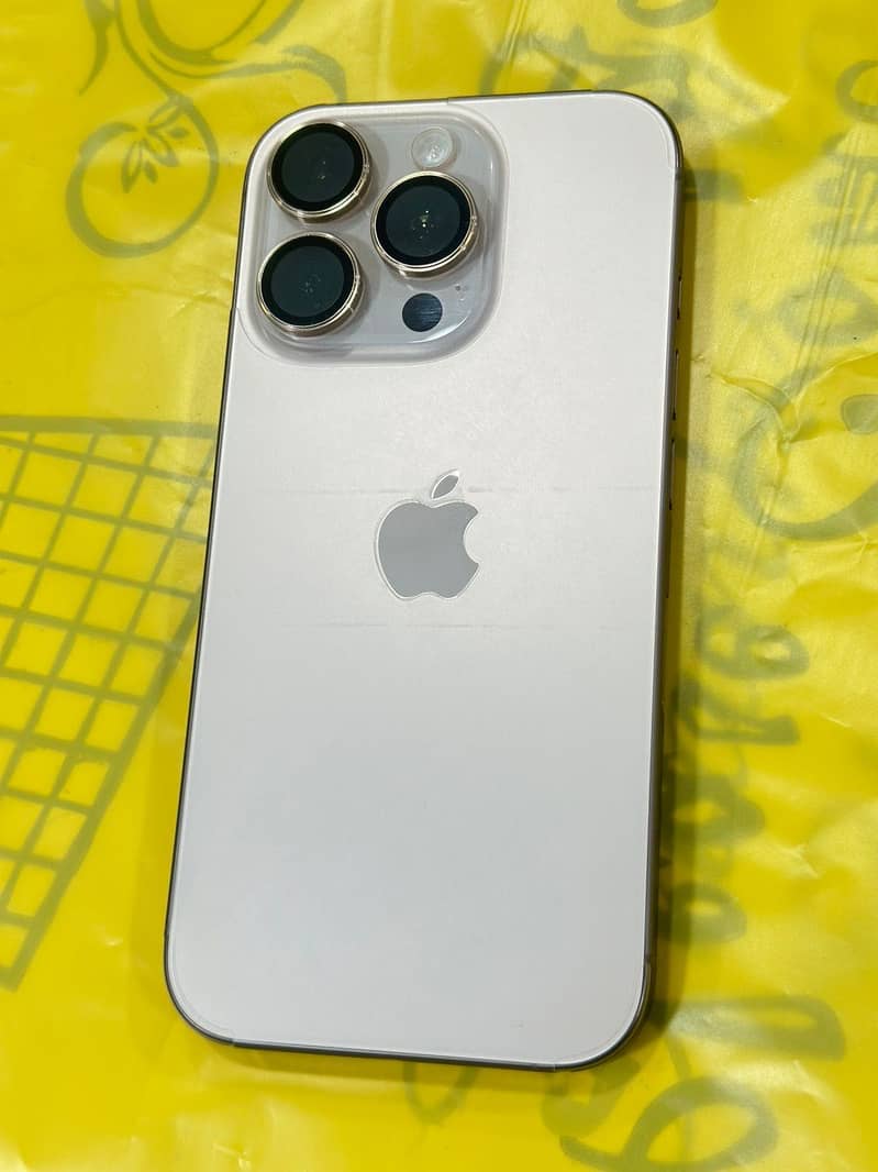 Apple iPhone 16 Pro 2