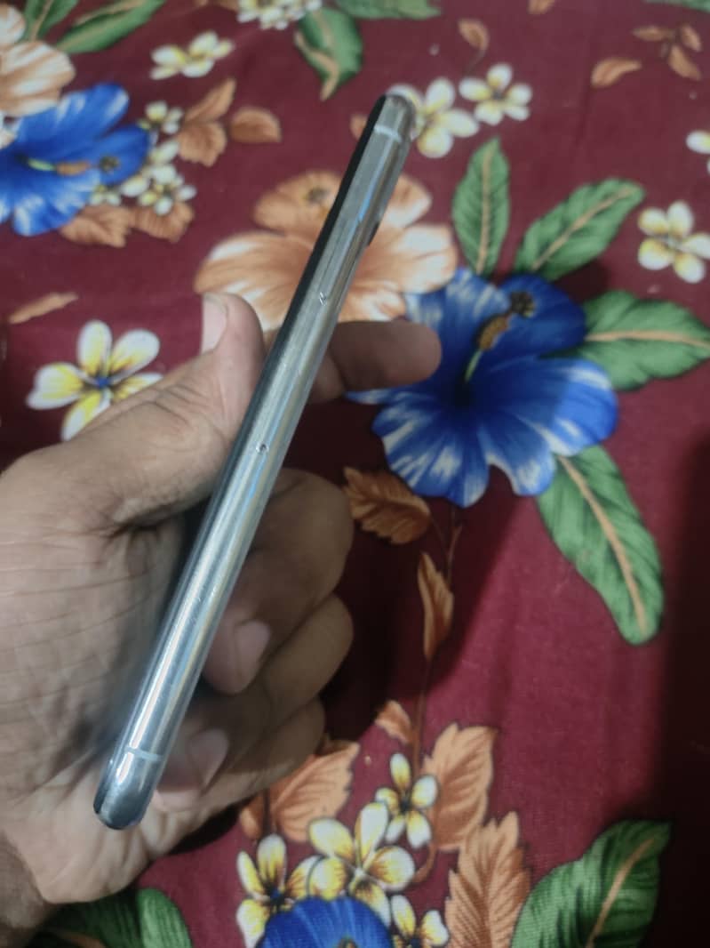 Apple iPhone X 3