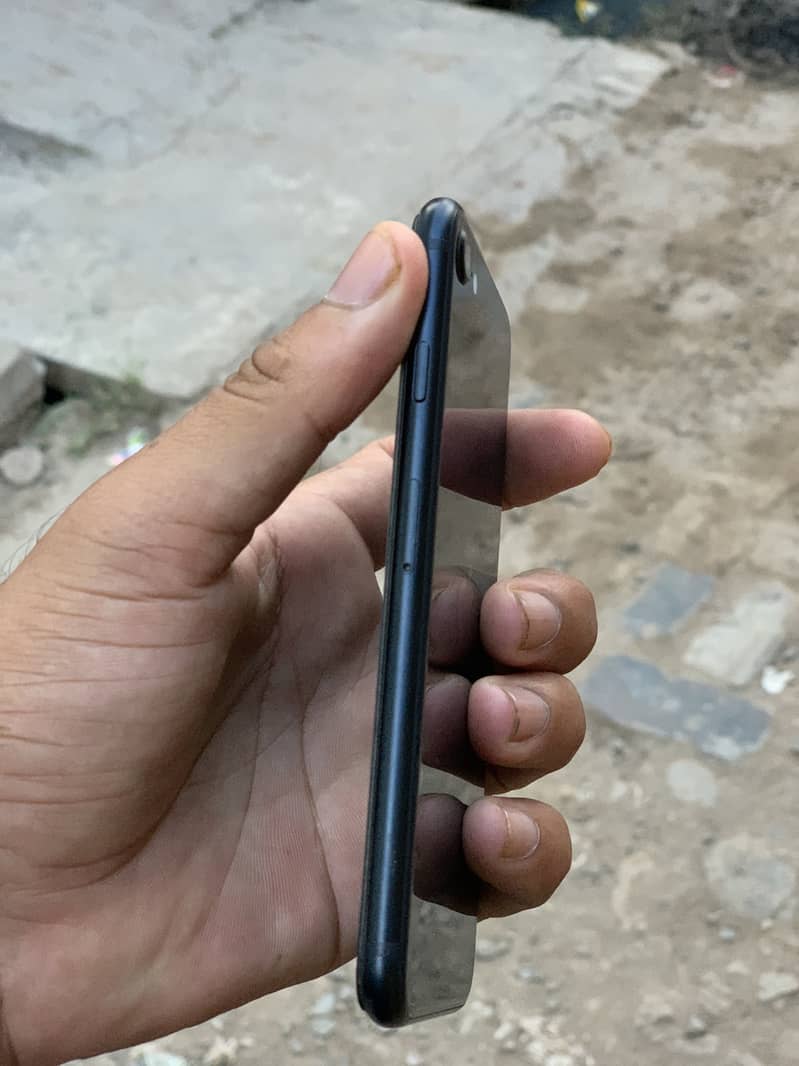 Apple iPhone SE 3rd generation 1