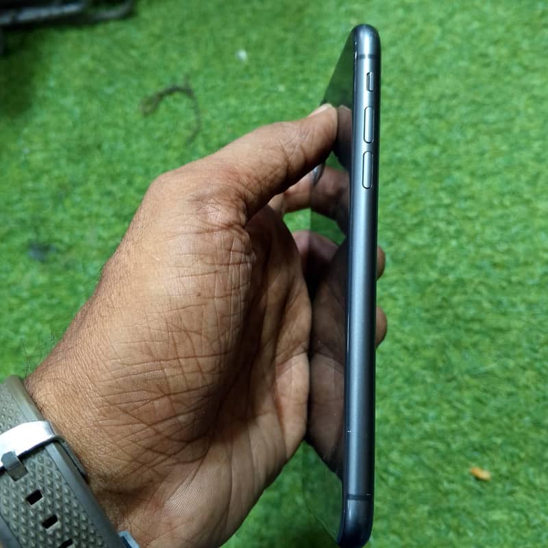 Apple iPhone 11 3