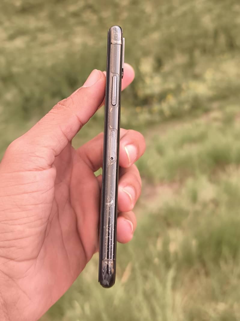 Apple iPhone X 5