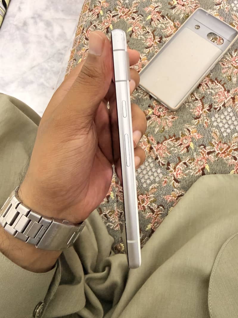 Google Pixel 7a 2
