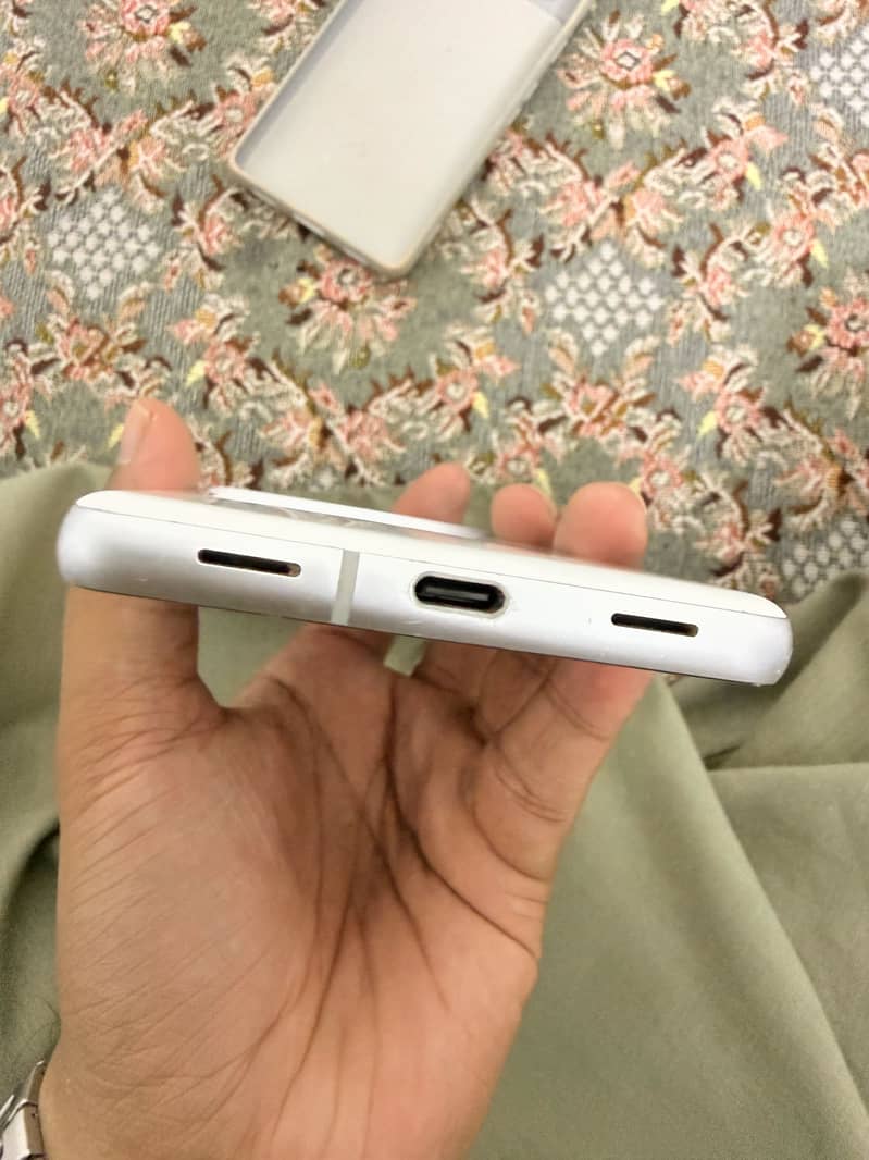 Google Pixel 7a 4