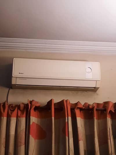 Gree non inverter genuine, only used 2 season,never repaired or openen
