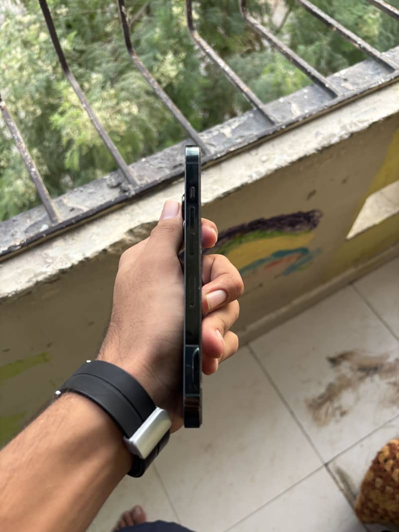 Apple iPhone 13 Pro 1