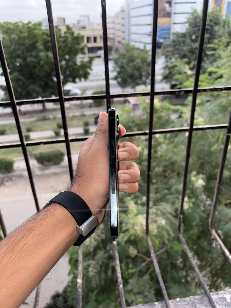 Apple iPhone 13 Pro 3