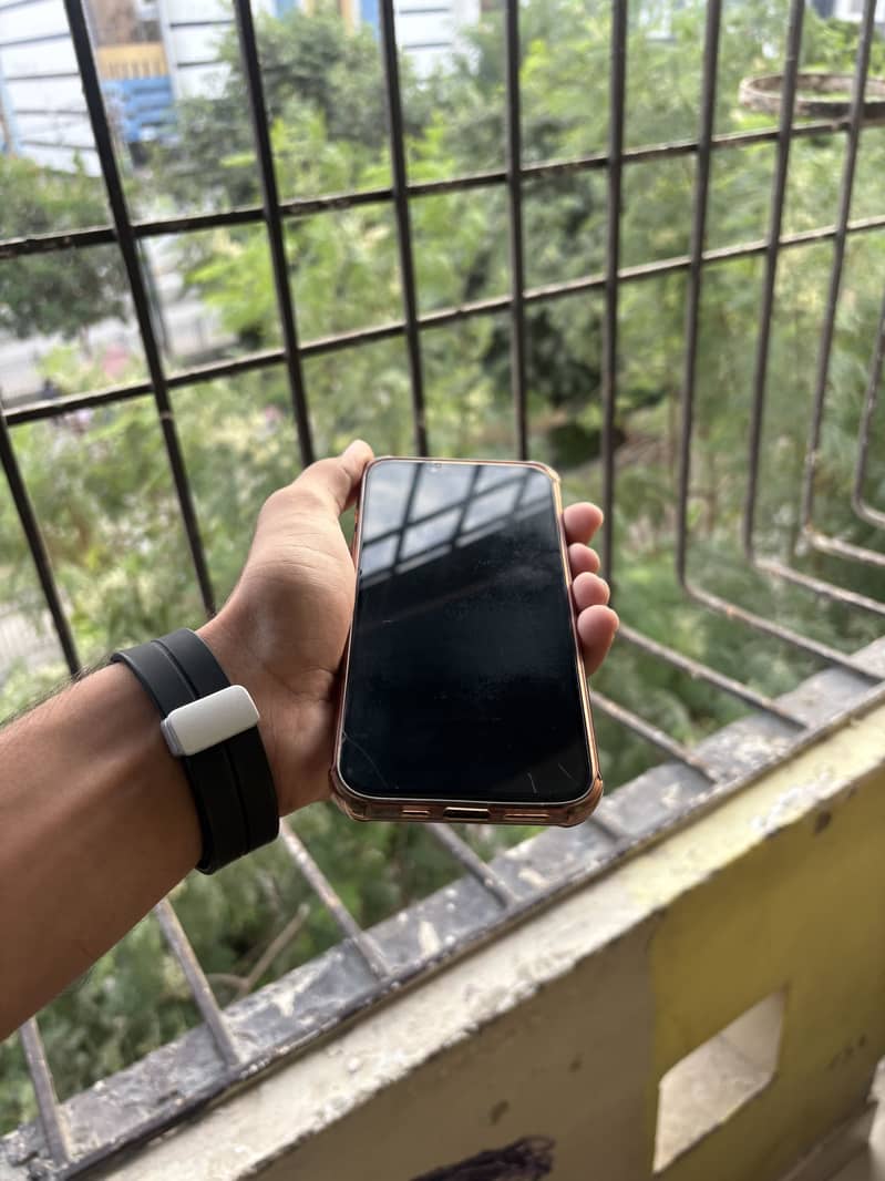 Apple iPhone 13 Pro 14