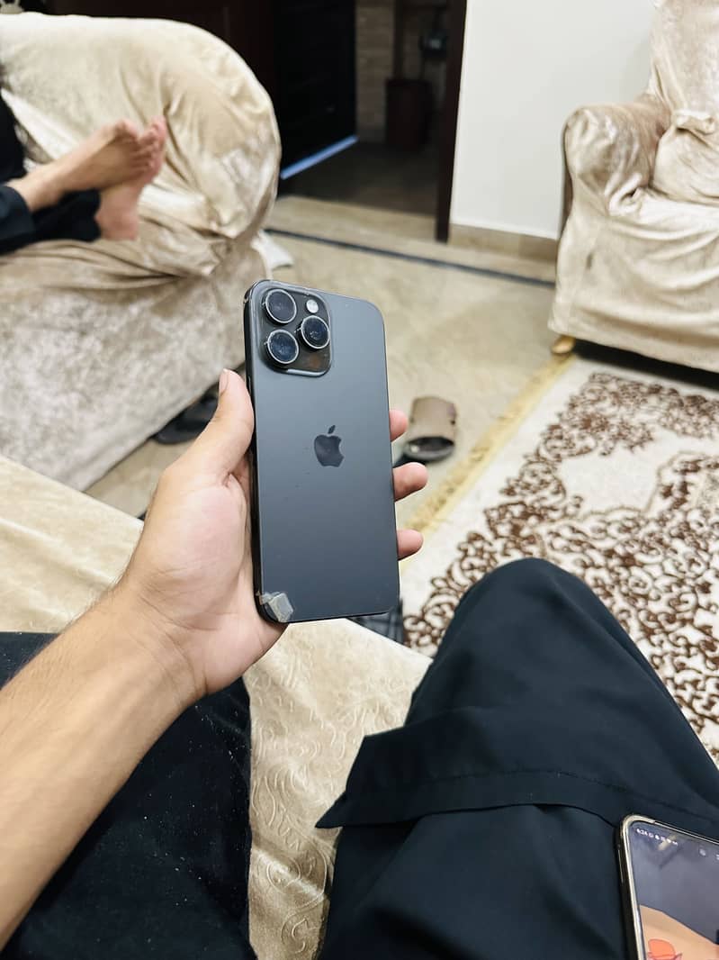 Apple iPhone 15 Pro Max 0