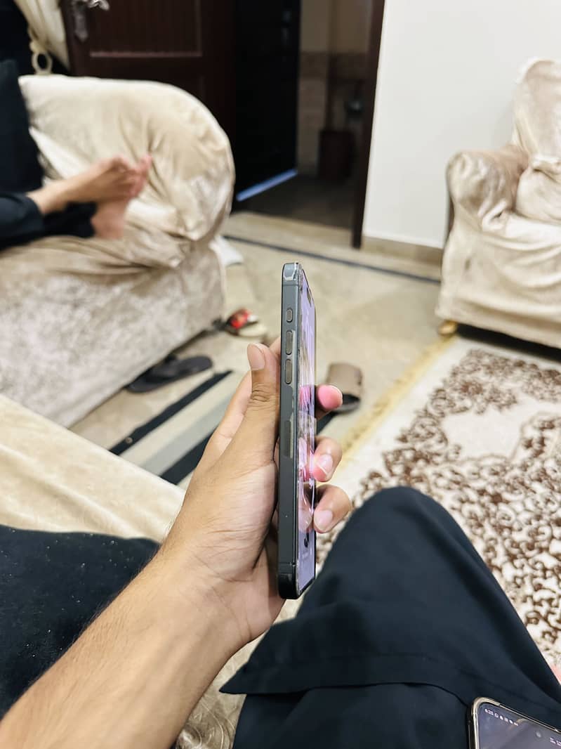 Apple iPhone 15 Pro Max 3