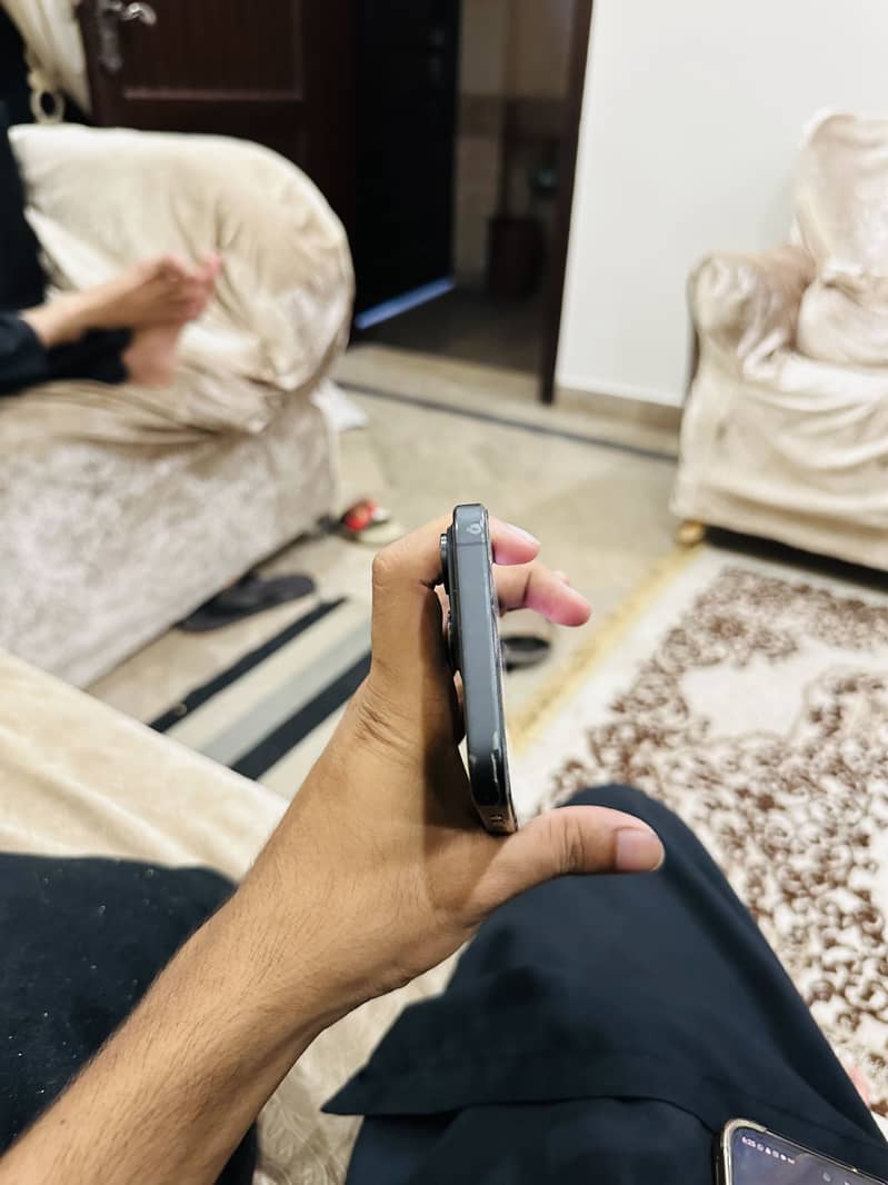 Apple iPhone 15 Pro Max 4