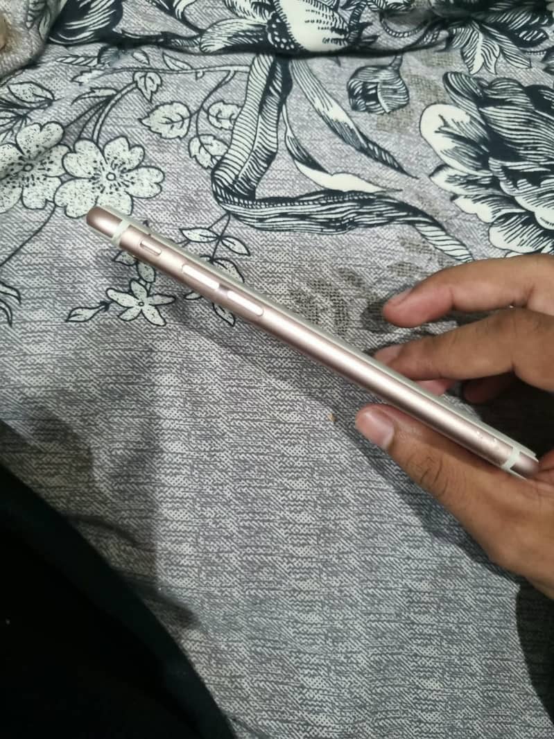 Apple iPhone 6S 2
