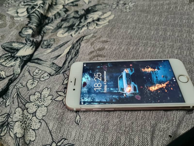 Apple iPhone 6S 4