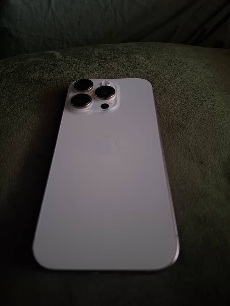 Apple iPhone 16 Pro 2
