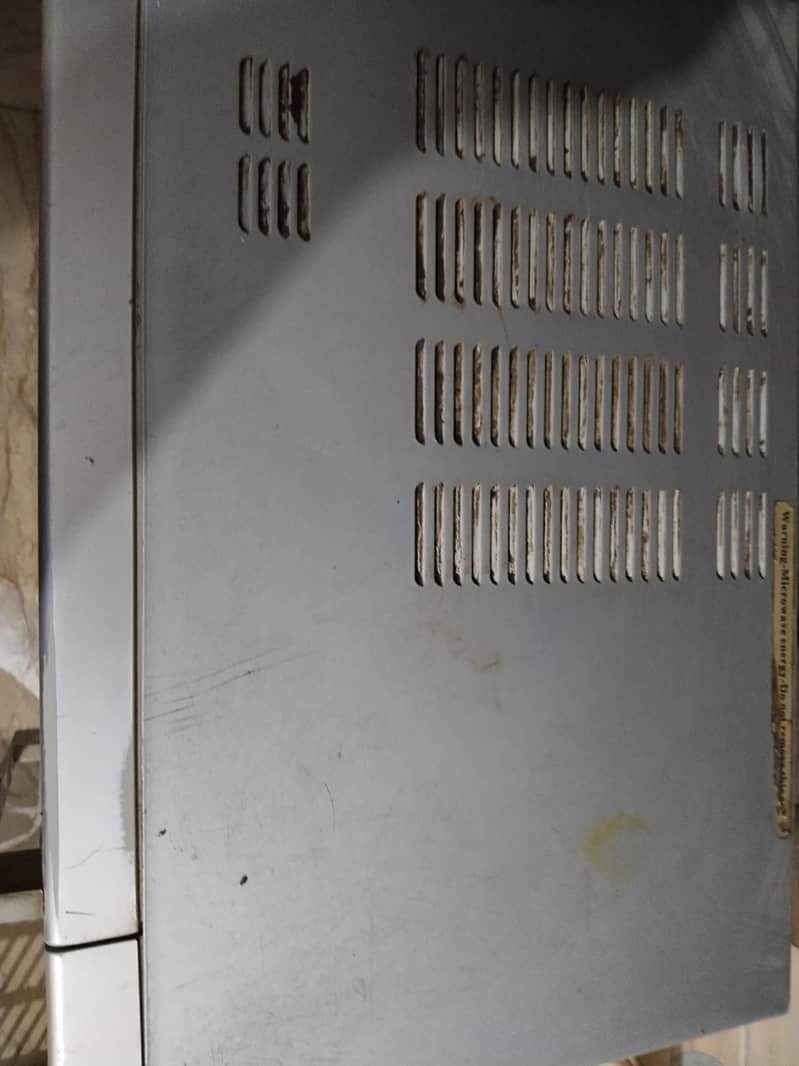 Good Conditioned Microwave 2