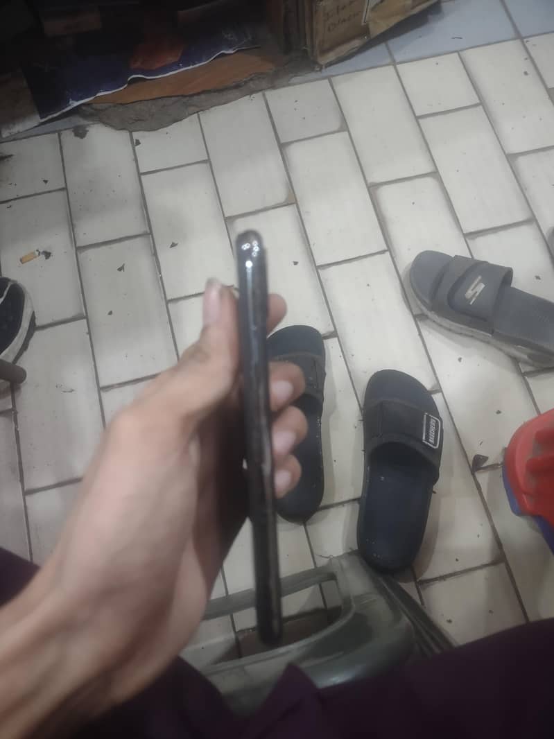 Apple iPhone X 4