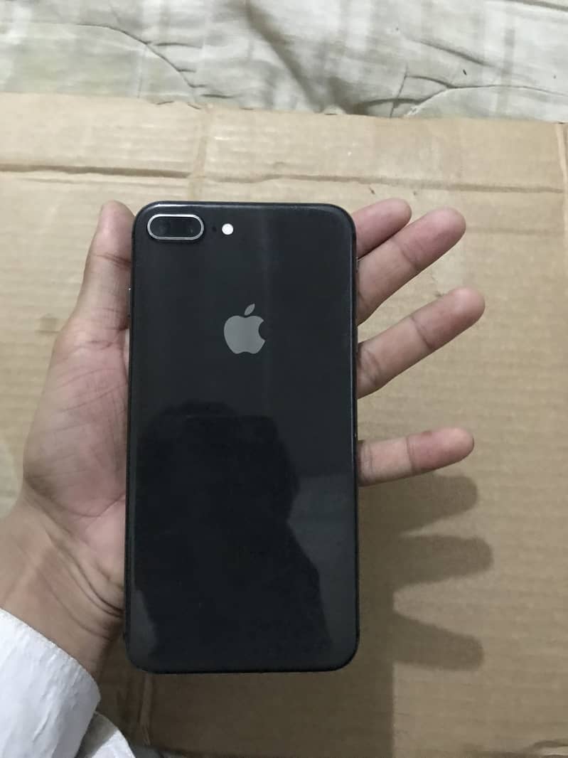 Apple iPhone 8 Plus 1