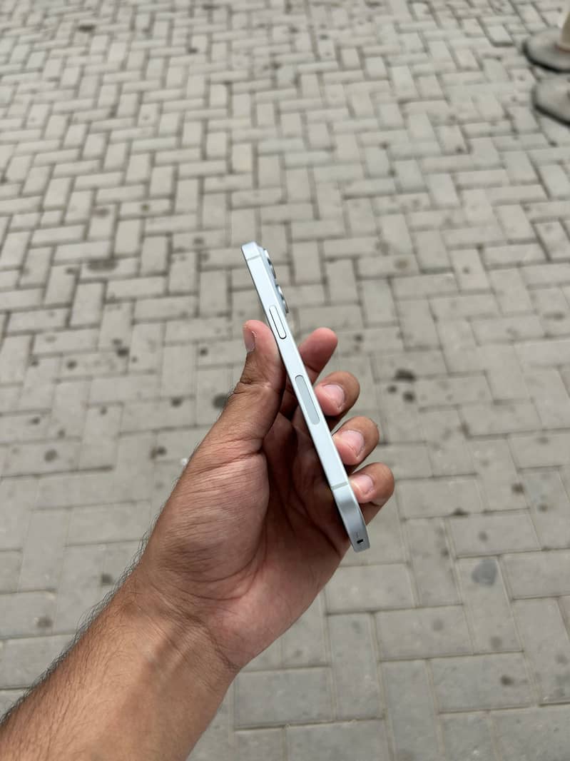 Apple iPhone 15 3