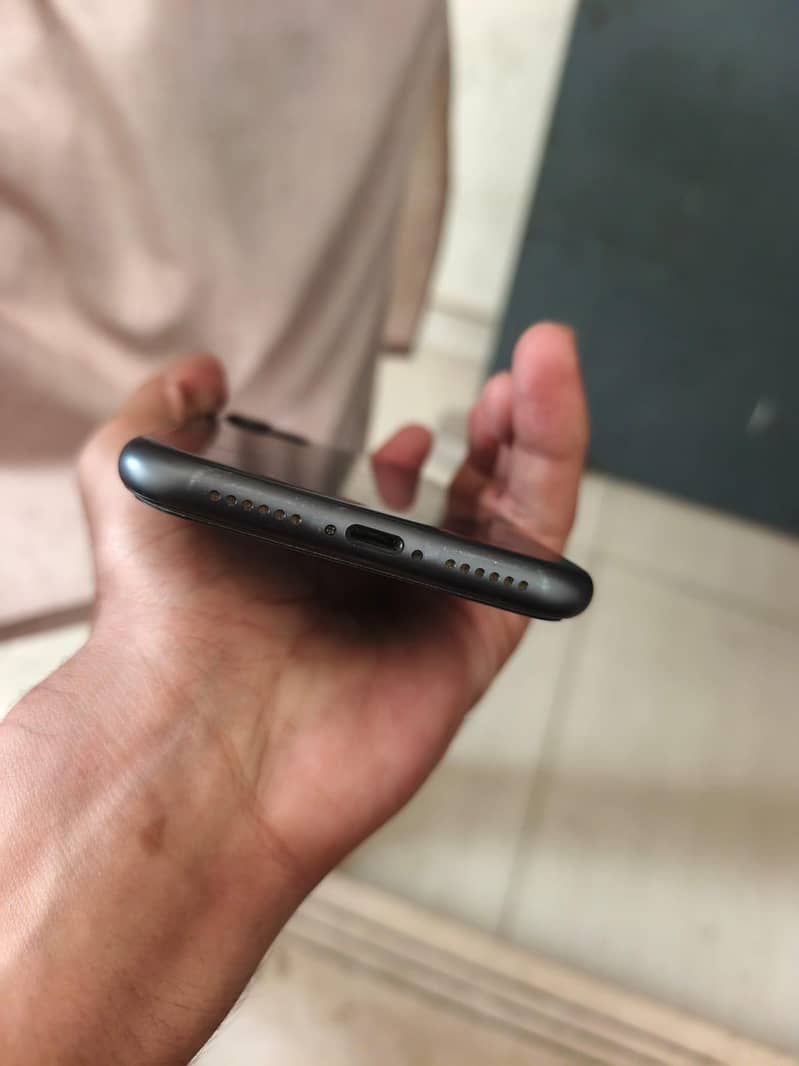 Apple iPhone 11 3