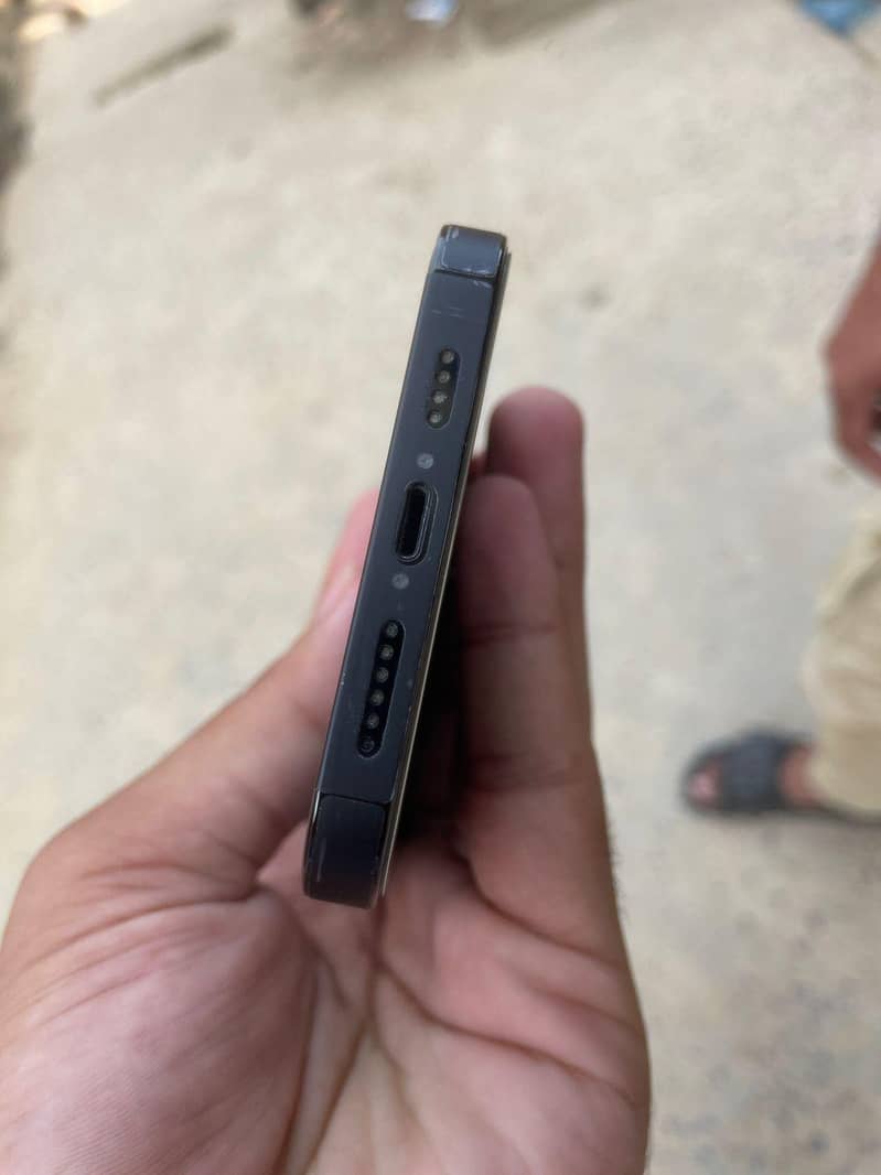 Apple iPhone 14 Pro Max 1
