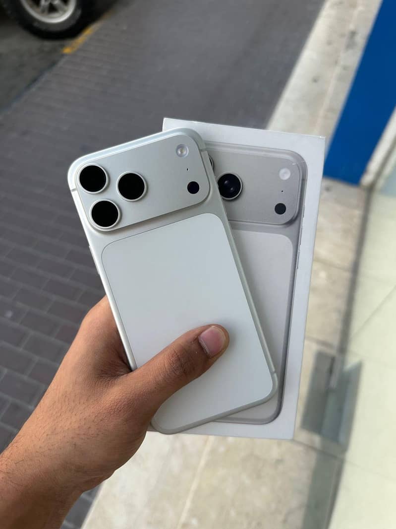 Apple iPhone 17 Pro Max 0