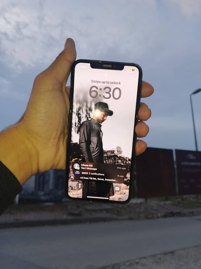 Apple iPhone XS Max 1