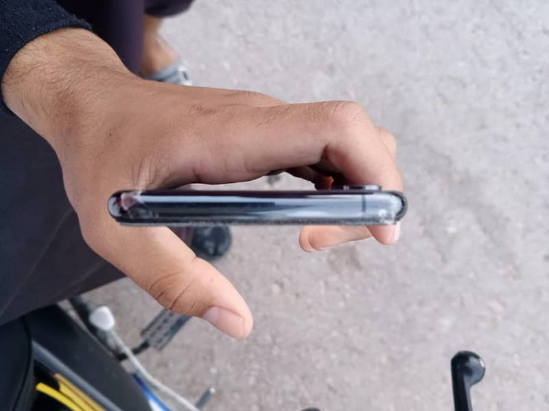 Apple iPhone XS Max 2
