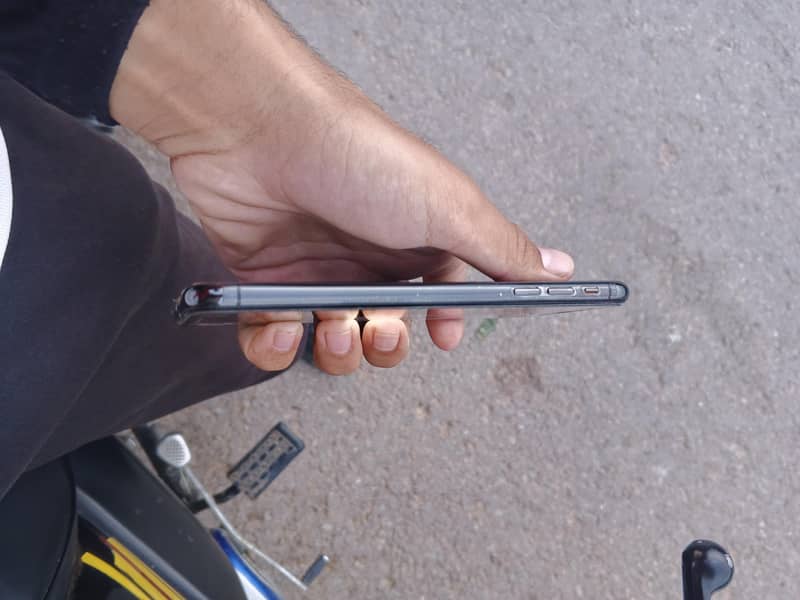Apple iPhone XS Max 5