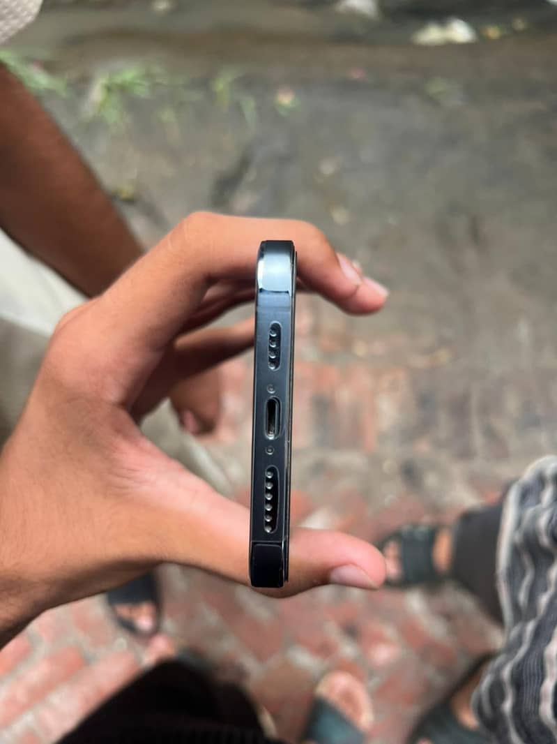 Apple iPhone 13 Pro Max 1