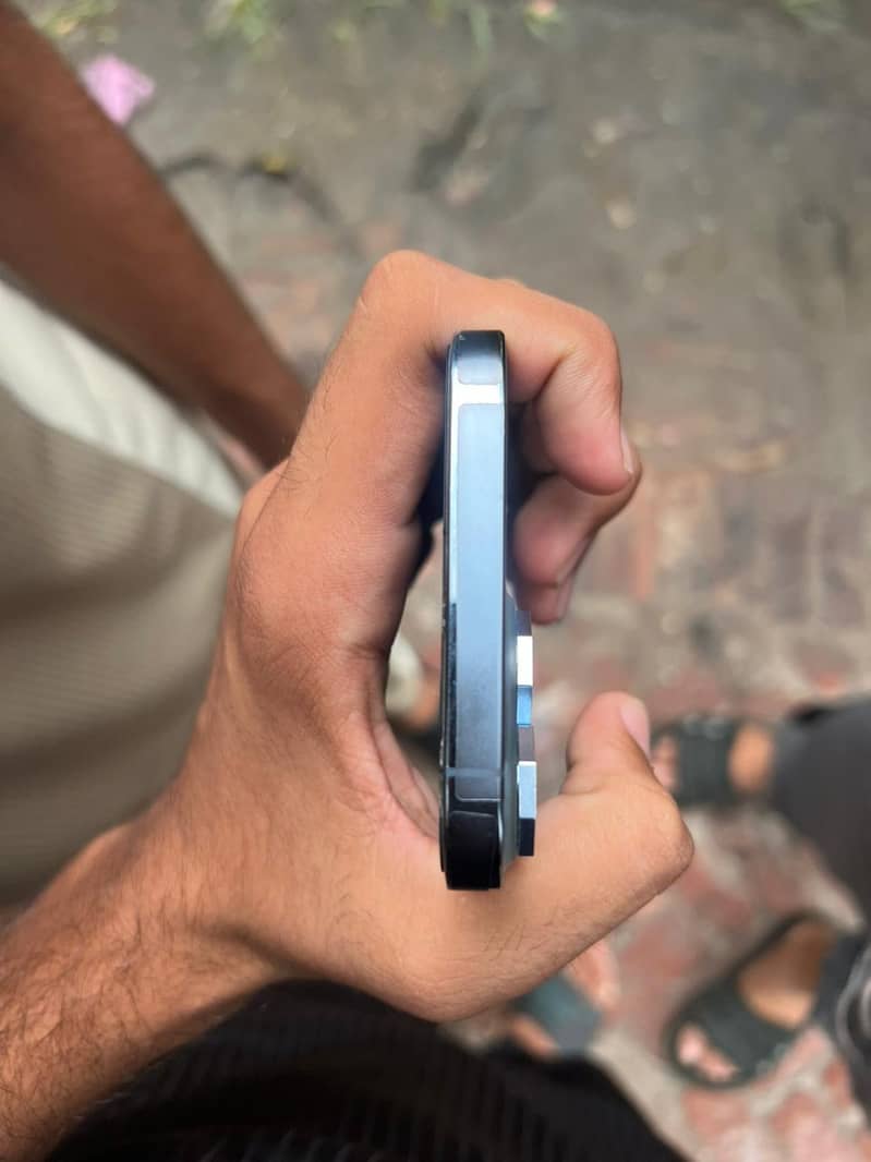 Apple iPhone 13 Pro Max 4