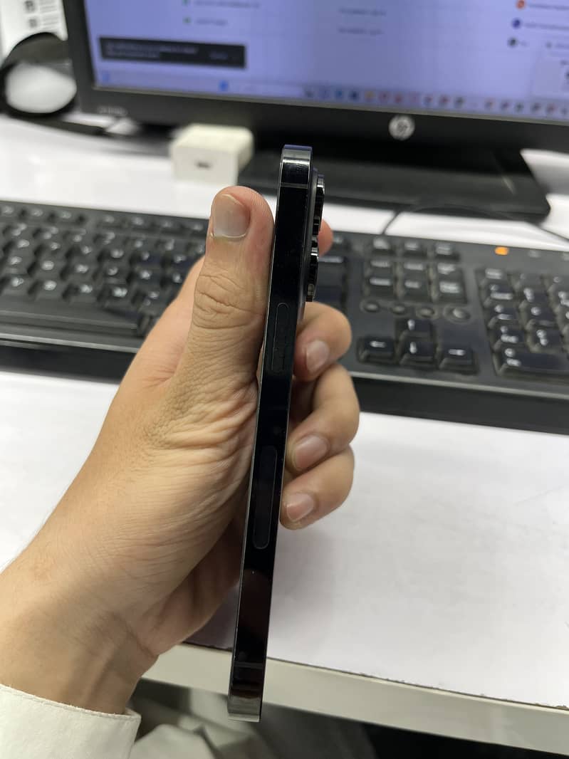 Apple iPhone 14 Pro 1