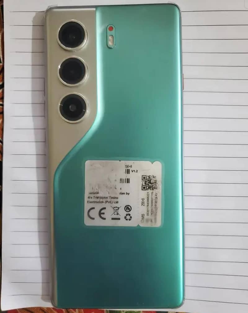 Tecno CAMON 40 Pro 1
