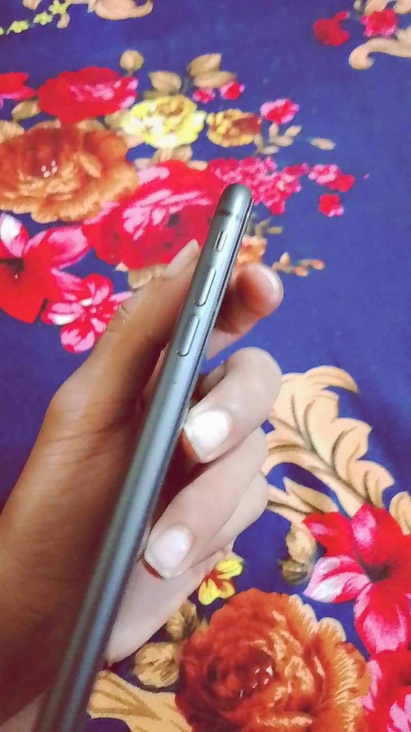 IPHONE 11 10/10  condition 4