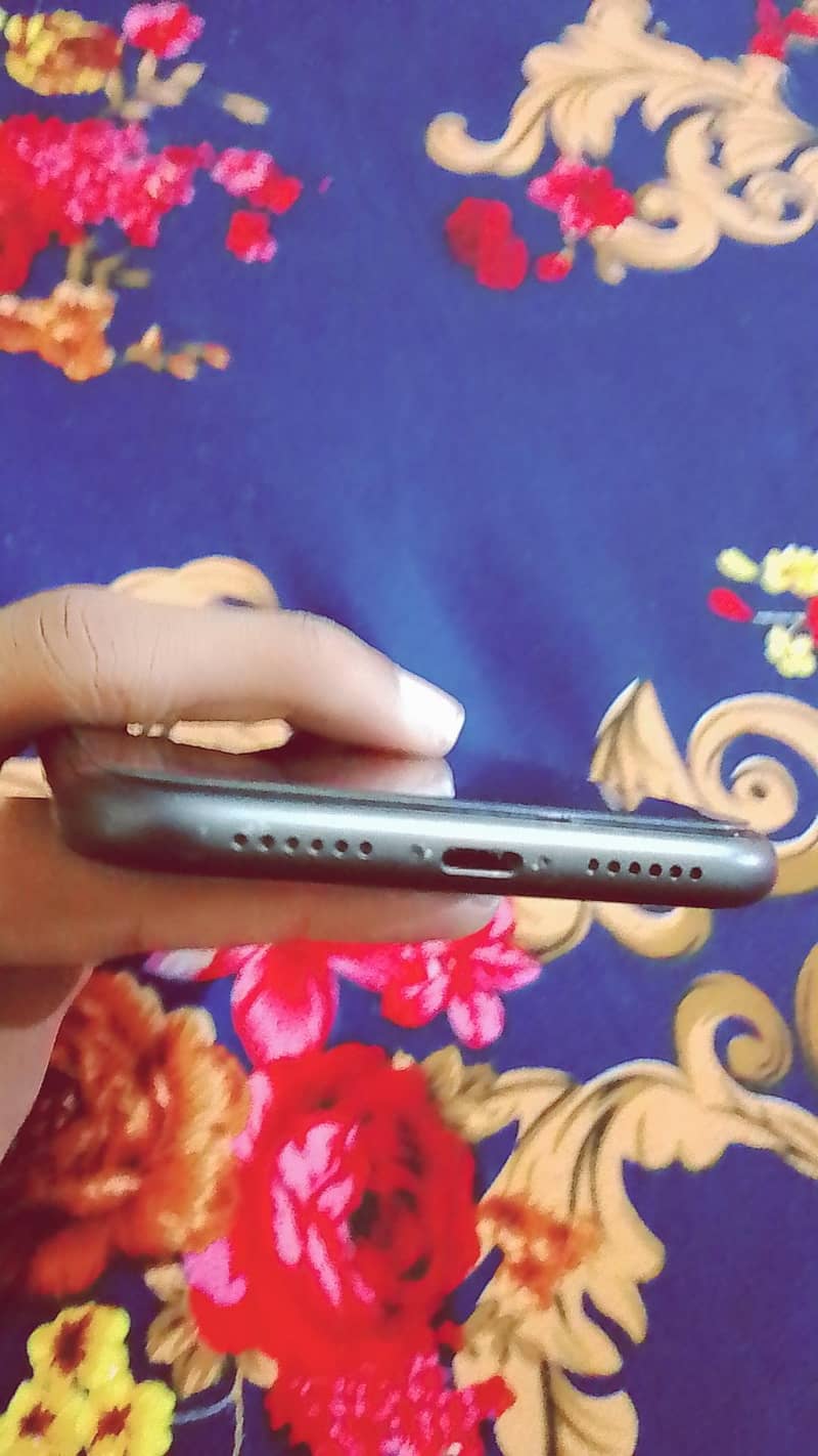 IPHONE 11 10/10  condition 7