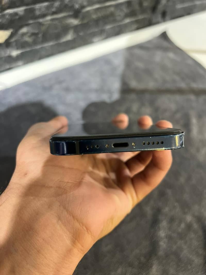 Apple iPhone 12 0