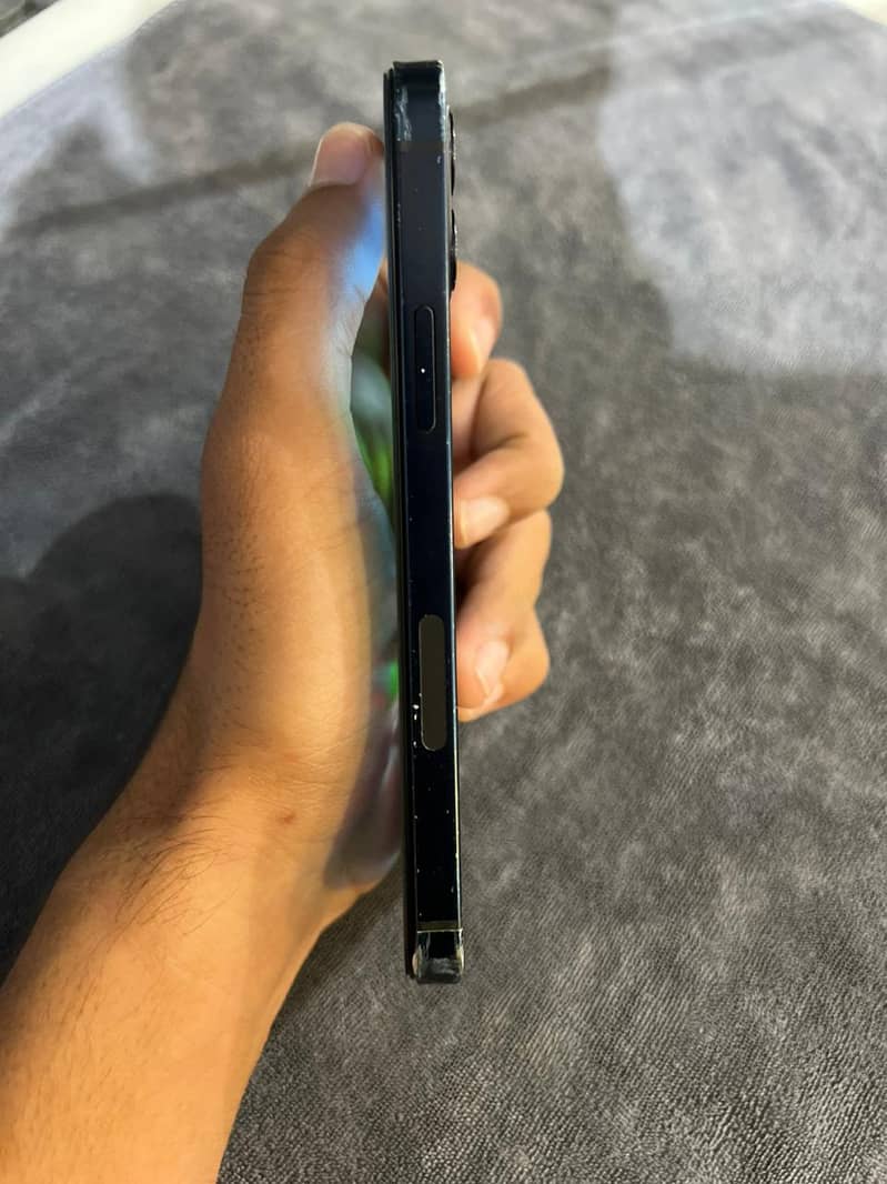 Apple iPhone 12 3