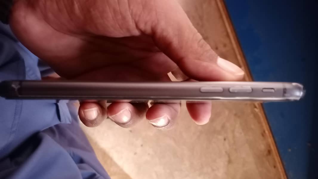 Apple iPhone 11 4