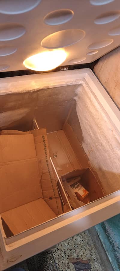hiare refrigerator and freezer