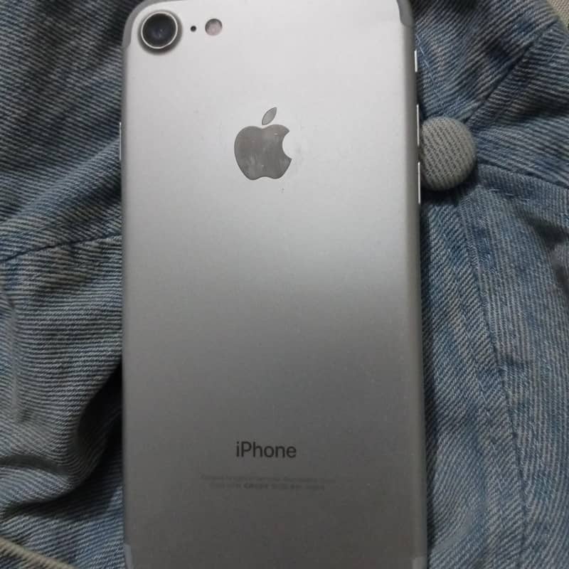 Apple iPhone 7 1