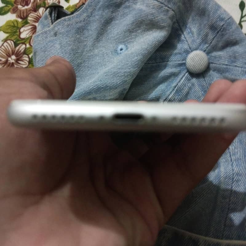 Apple iPhone 7 2