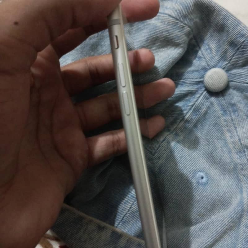 Apple iPhone 7 3