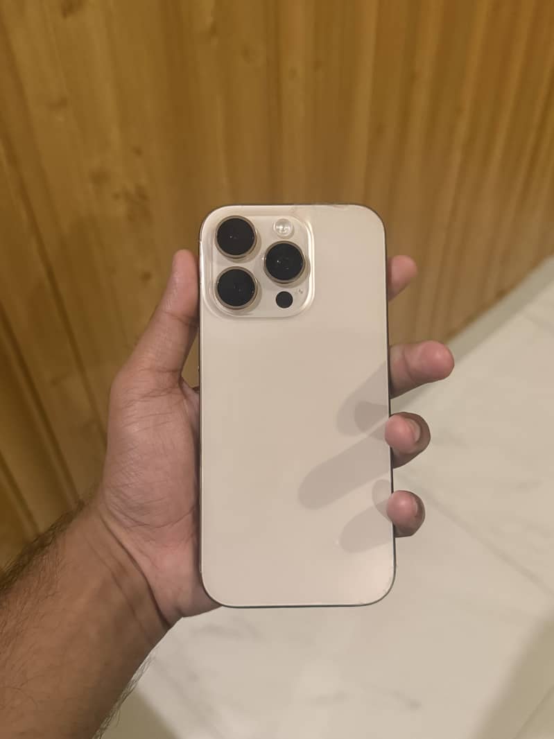 Apple iPhone 16 Pro 0