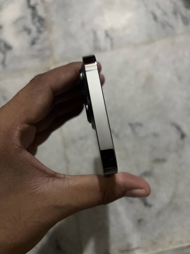 Apple iPhone 13 Pro 4