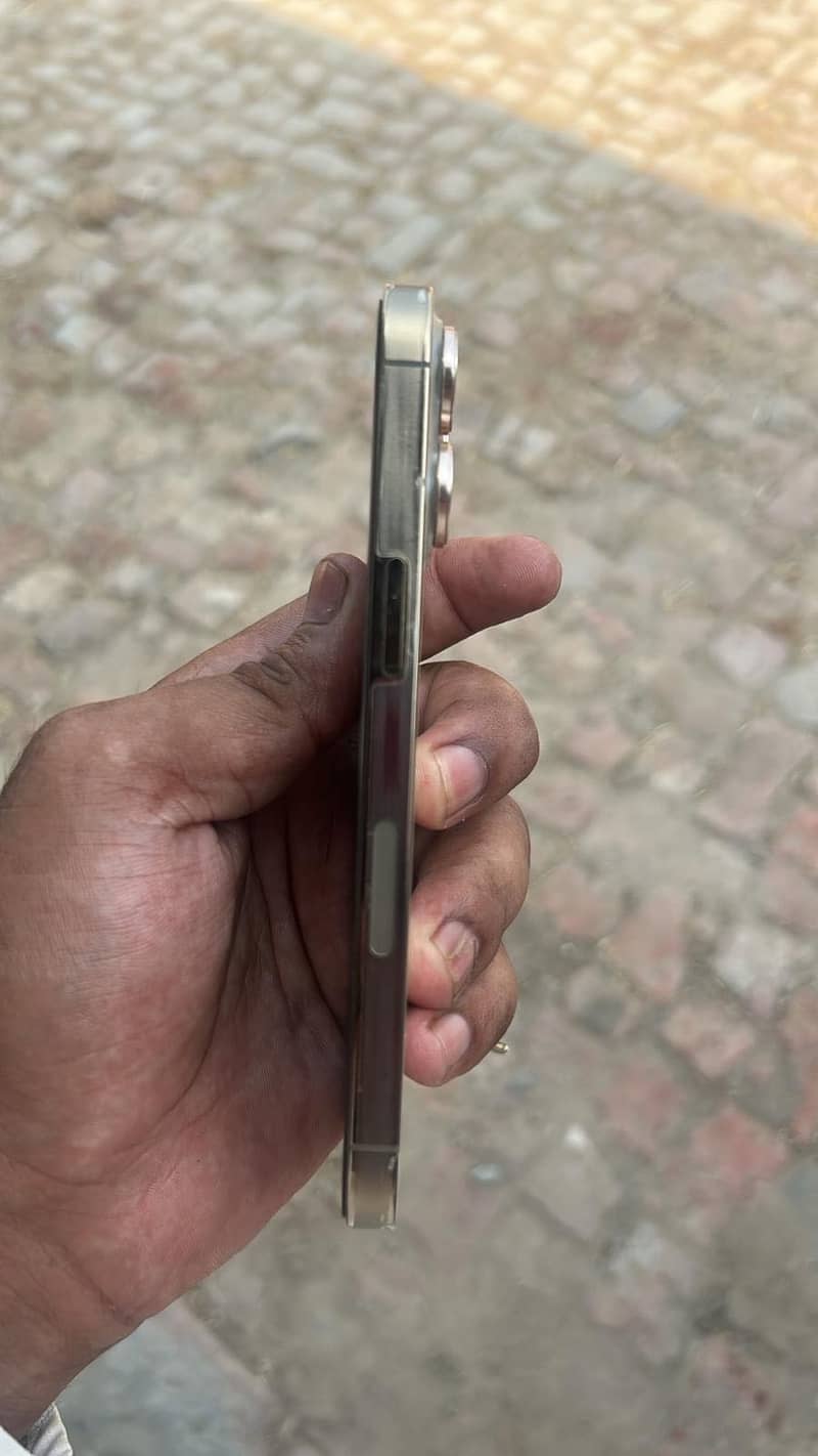 Apple iPhone 13 Pro Max 1