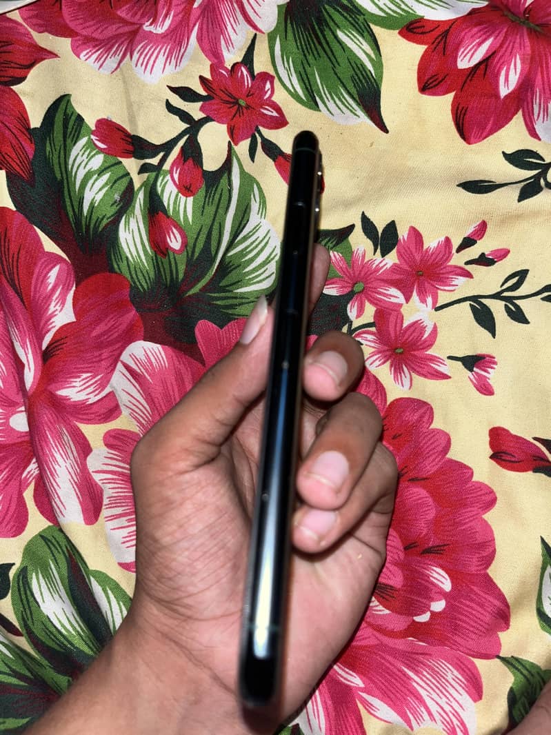 Apple iPhone 11 Pro Max 3
