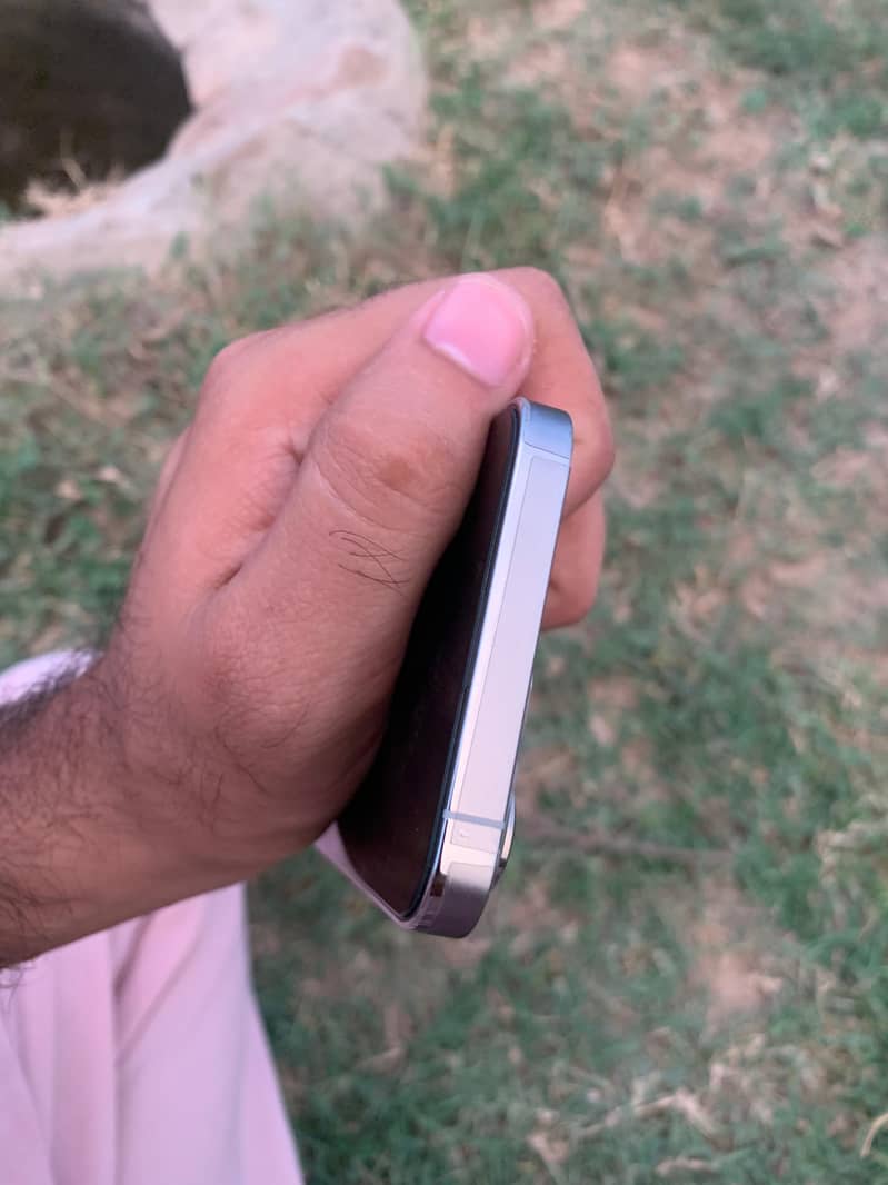 Apple iPhone 13 Pro 2