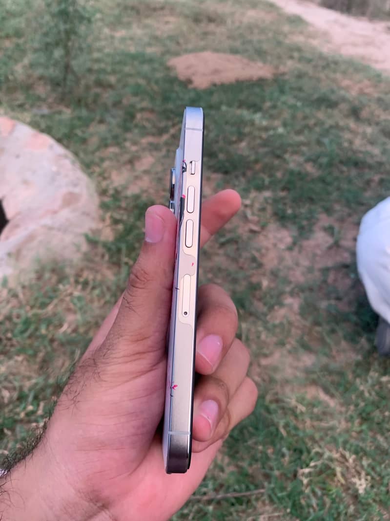 Apple iPhone 13 Pro 4