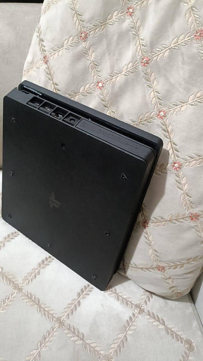PS4 slim 3