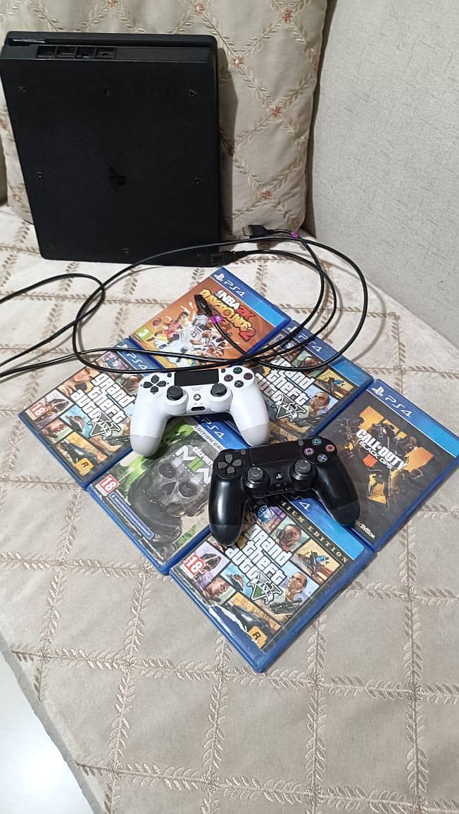 PS4 slim 4